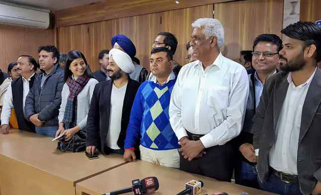 ಲಾಭದಾಯಕ ಹುದ್ದೆ: ಚುನಾವಣಾ ಆಯೋಗ ವಿರುದ್ಧದ ದೂರನ್ನು ವಾಪಸ್ ಪಡೆದ ಆಪ್ ಶಾಸಕರು