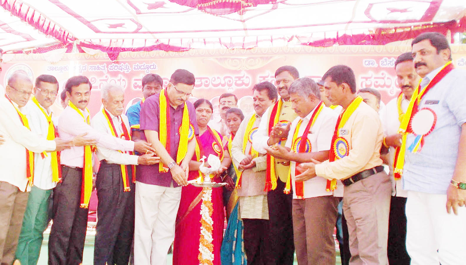 ನಾಡುನುಡಿ ಬಗ್ಗೆ ಗೌರವ ಬೆಳೆಸಿಕೊಳ್ಳಬೇಕು: ಬೆಸಗಹರಳ್ಳಿ ಎಲ್ಲೇಗೌಡ