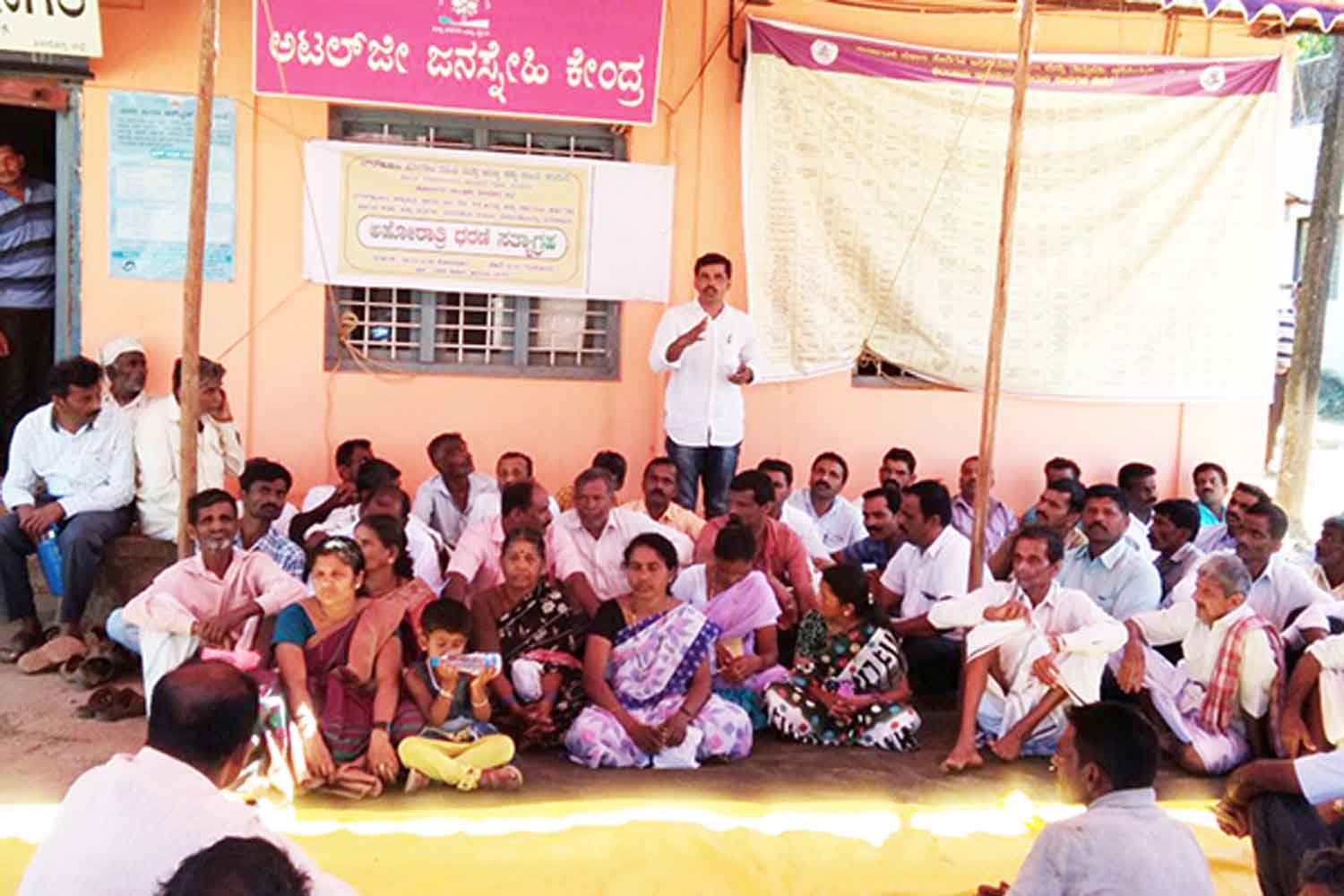 ಶಿವಮೊಗ್ಗ: ನಾಡಕಛೇರಿ ಎದುರು ರೈತರ ಅಹೋರಾತ್ರಿ ಧರಣಿ