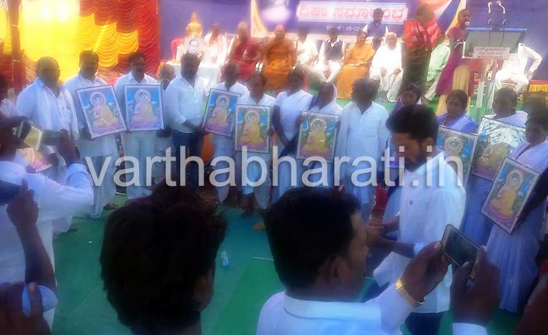 ಹಿಂದೂಧರ್ಮ ತ್ಯಜಿಸಿ ಬೌದ್ಧದಮ್ಮಕ್ಕೆ ಮತಾಂತರಗೊಂಡ 58 ದಲಿತ ಕುಟುಂಬಗಳು