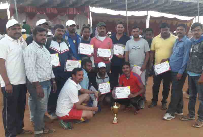 ಹನೂರು: ರಾಜ್ಯ ಮಟ್ಟಕ್ಕೆ ಆಯ್ಕೆಯಾದ ಹನೂರು ಫುಟ್ ಬಾಲ್ ತಂಡ