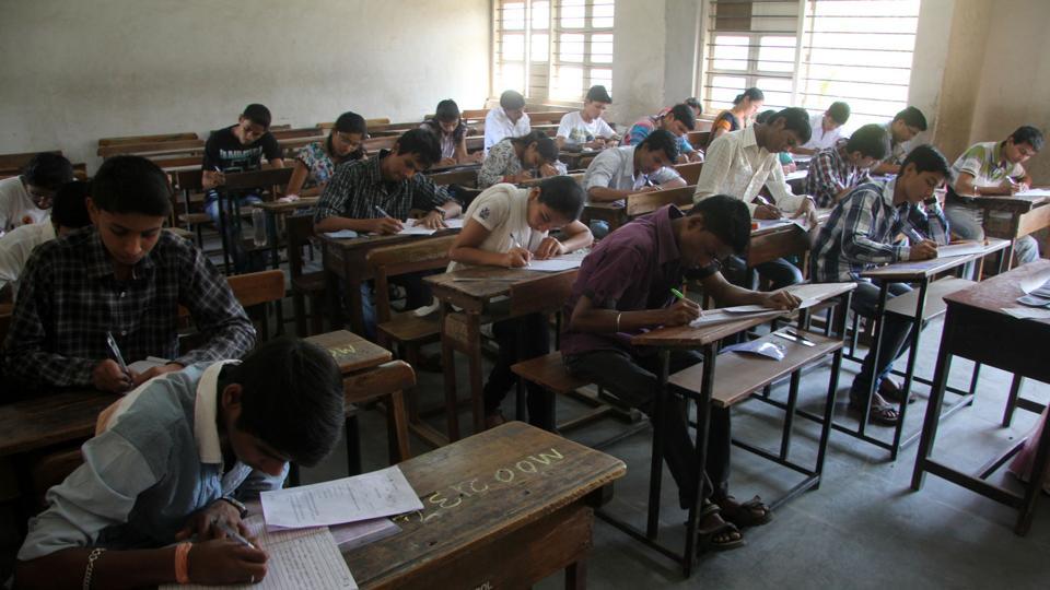 ಉತ್ತರ ಪ್ರದೇಶ ಬೋರ್ಡ್ ಪರೀಕ್ಷೆ: ಮುದ್ರಣಾಲಯದಲ್ಲಿ 1000 ಉತ್ತರ ಪತ್ರಿಕೆ ಪತ್ತೆ !