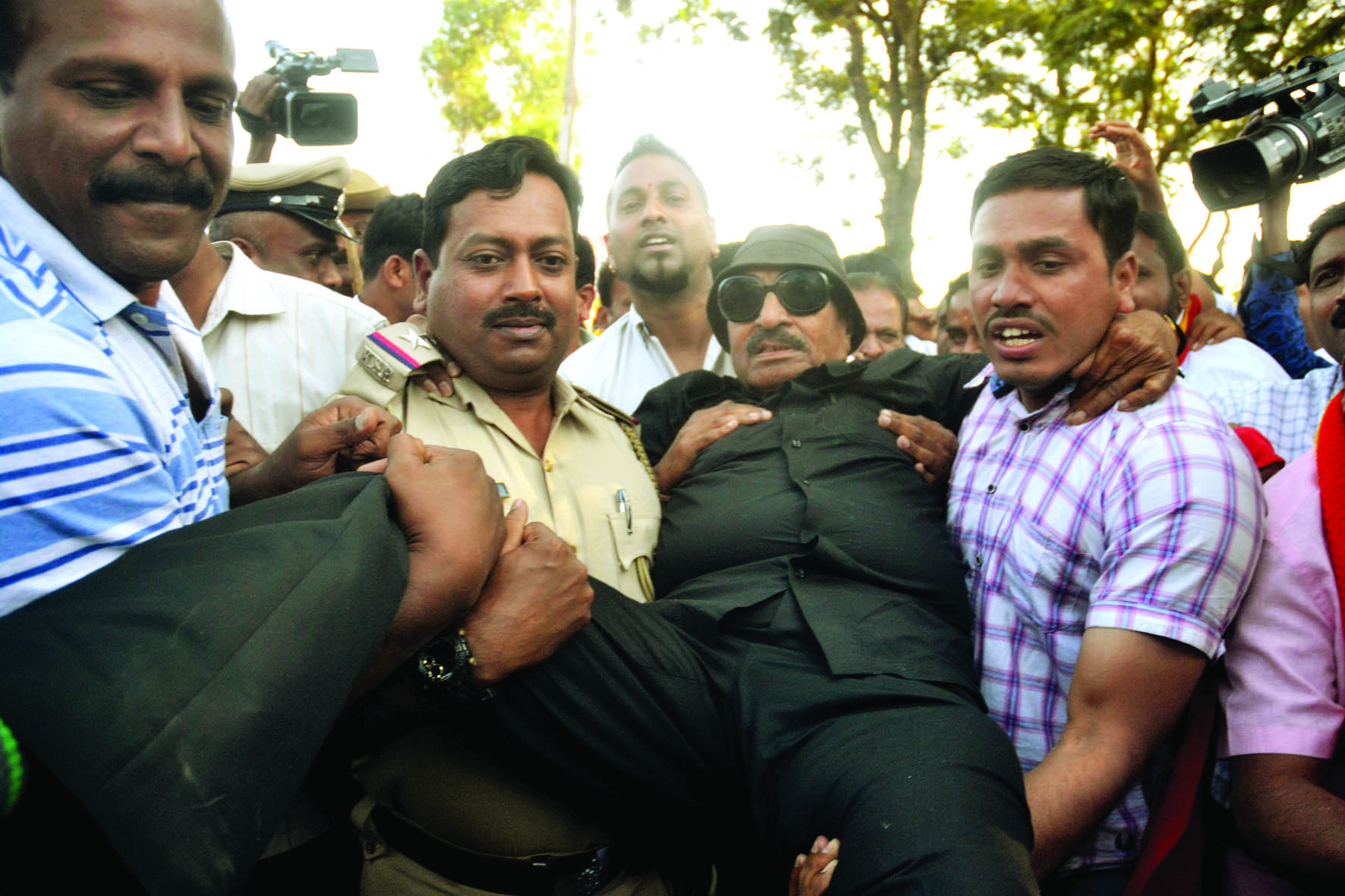 ಪ್ರಧಾನಿ ನರೇಂದ್ರ ಮೋದಿಗೆ ಮುತ್ತಿಗೆ ಯತ್ನ: ಹೋರಾಟಗಾರರ ಬಂಧನ