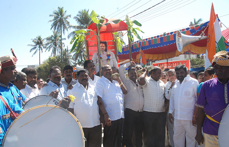 ದಾವಣಗೆರೆ: ಅನಂತ್ ಕುಮಾರ್ ಹೆಗಡೆ ಹೇಳಿಕೆ ಖಂಡಿಸಿ ಪ್ರತಿಭಟನೆ