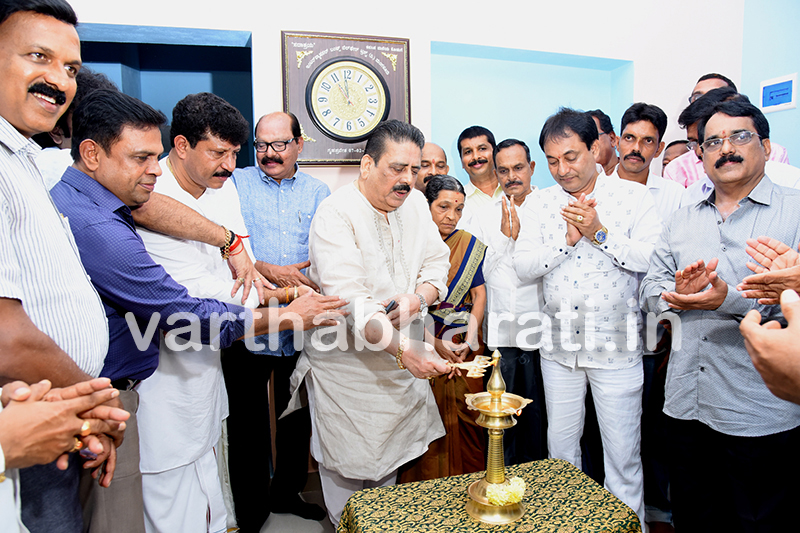 ಕೊಣಾಜೆ: ಇಂಟರ್ನ್ಯಾಷನಲ್ ಬಂಟ್ಸ್ ವೆಲ್ಫೇರ್ ಟ್ರಸ್ಟ್ ವತಿಯಿಂದ ನೂತನ ಗೃಹ ಹಸ್ತಾಂತರ