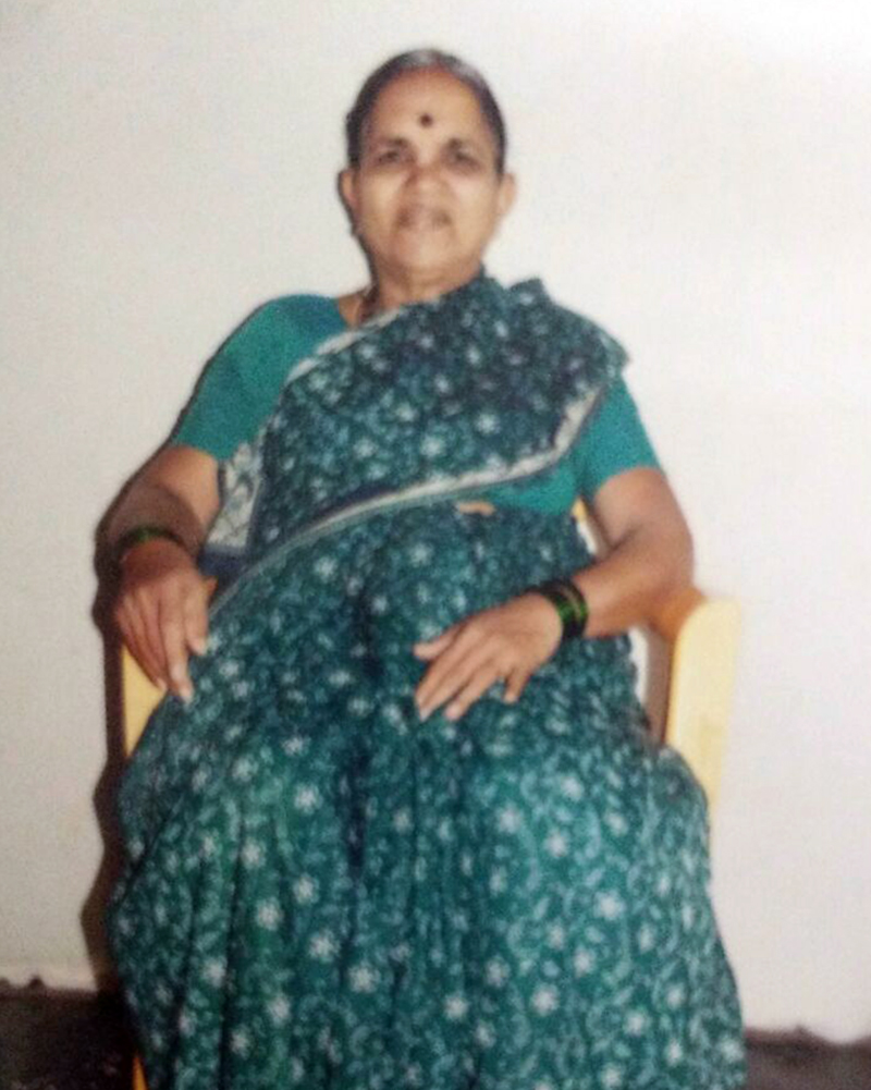 ಪತ್ನಿಯ ಚಿಕಿತ್ಸೆಗಾಗಿ ಊರೂರು ಅಲೆಯುತ್ತಿರುವ ಪತಿ !