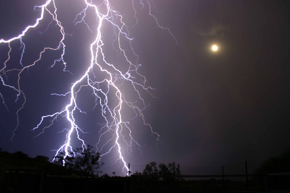 ಸಿಡಿಲಿನ ಸಂದರ್ಭ ಏಕಾಏಕಿ 50,000 ಫ್ಯಾ.ಹೀಟ್‌ವರೆಗಿನ ಉಷ್ಣತೆ ಹೇಗೆ ಸೃಷ್ಟಿಯಾಗುತ್ತದೆ?