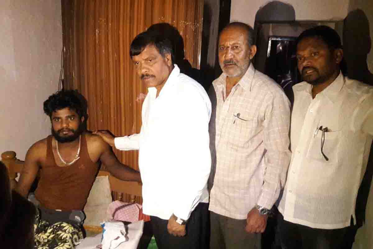 ಶಿವಮೊಗ್ಗ: ಅಪಘಾತಕ್ಕೀಡಾದ ಆಟೋ ಚಾಲಕನ ಮನೆಗೆ ಆಗಮಿಸಿ ನೆರವು ನೀಡಿದ ಮೂಡಿಗೆರೆ ಶಾಸಕ