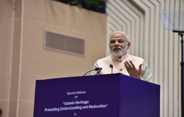 ಮುಸ್ಲಿಮರ ಒಂದು ಕೈಯಲ್ಲಿ ಕುರ್‌ಆನ್,ಇನ್ನೊಂದು ಕೈಯಲ್ಲಿ ಕಂಪ್ಯೂಟರ್ ಇರಬೇಕು: ಪ್ರಧಾನಿ