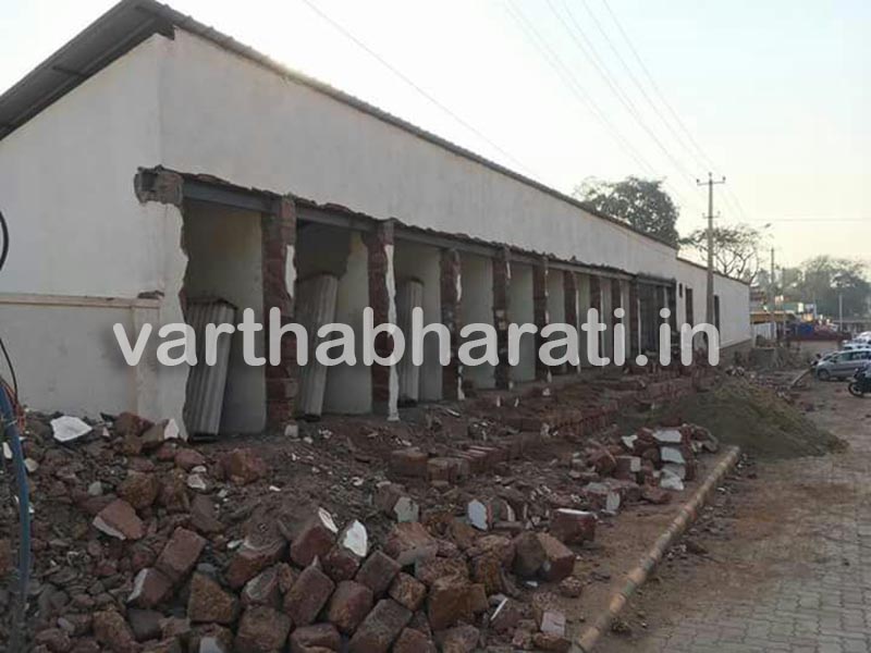 ಸುರತ್ಕಲ್‌ನ ಸ್ಥಳಾಂತರಿತ ಮಾರುಕಟ್ಟೆ ಕಟ್ಟಡ ಒಡೆದು ಬೇಕಾಬಿಟ್ಟಿ ಬಳಕೆ: ಆರೋಪ