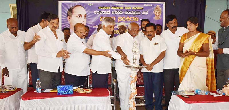 ಸಂವಿಧಾನ ಬದಲಾವಣೆಗೆ ಜನರು ಆಸ್ಪದ ನೀಡಬಾರದು: ಸಂಸದ ಸಿ.ಎಸ್.ಪುಟ್ಟರಾಜು