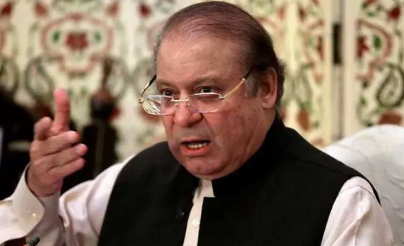 ಪಾಕ್ ಮಾಜಿ ಪ್ರಧಾನಿ ನವಾಝ್ ಶರೀಫ್ ಮೇಲೆ ಚಪ್ಪಲಿ ಎಸೆತ!