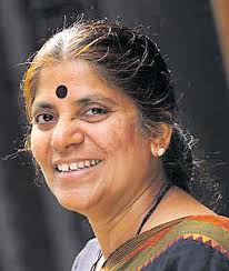 ಮನೆಯಂಗಳದಲ್ಲಿ ಮಾತುಕತೆಯಲ್ಲಿ ಕೆ.ನೀಲಾ