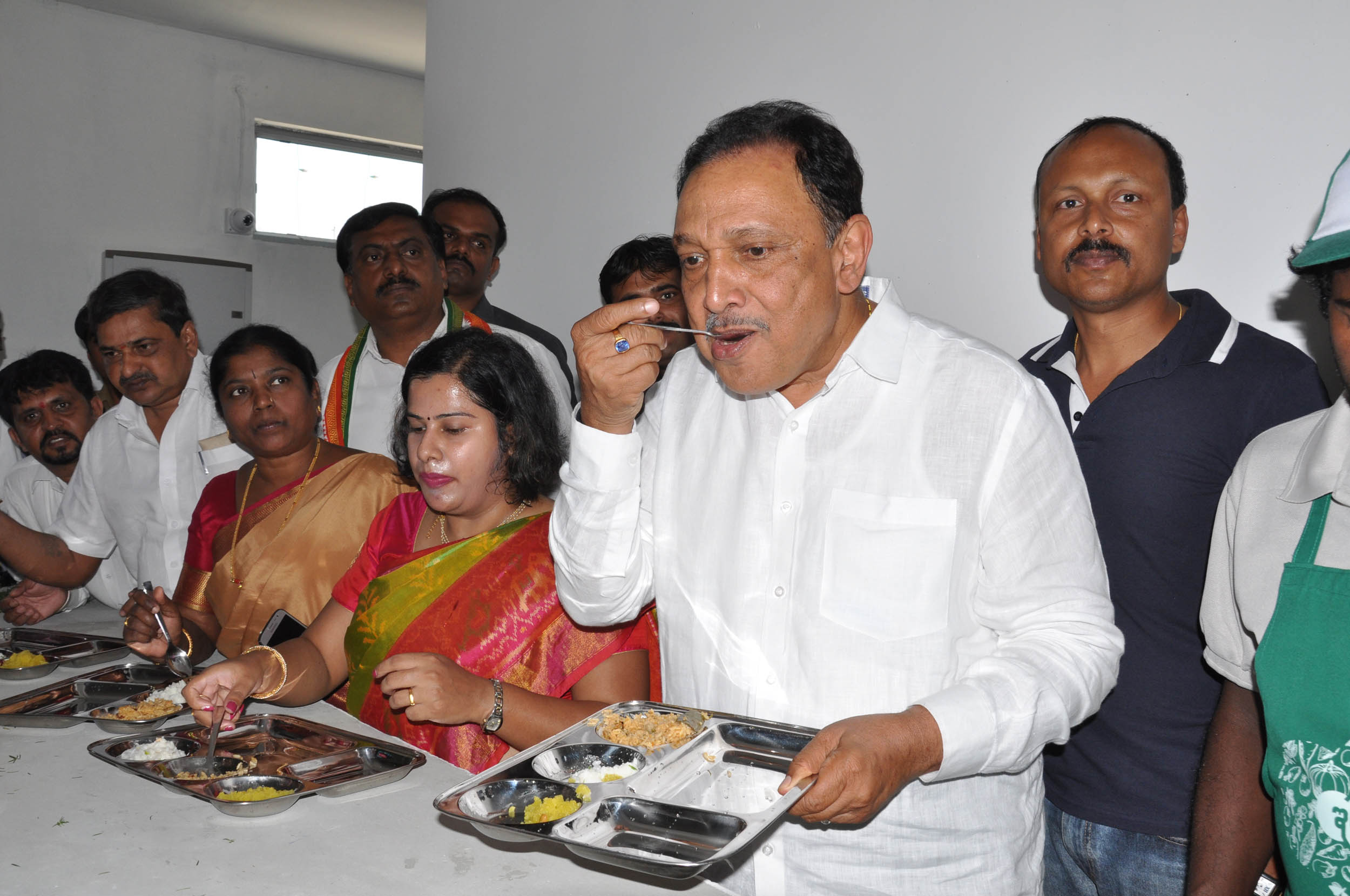 ಮಂಡ್ಯ: ಇಂದಿರಾ ಕ್ಯಾಂಟಿನ್ ಲೋಕಾರ್ಪಣೆ