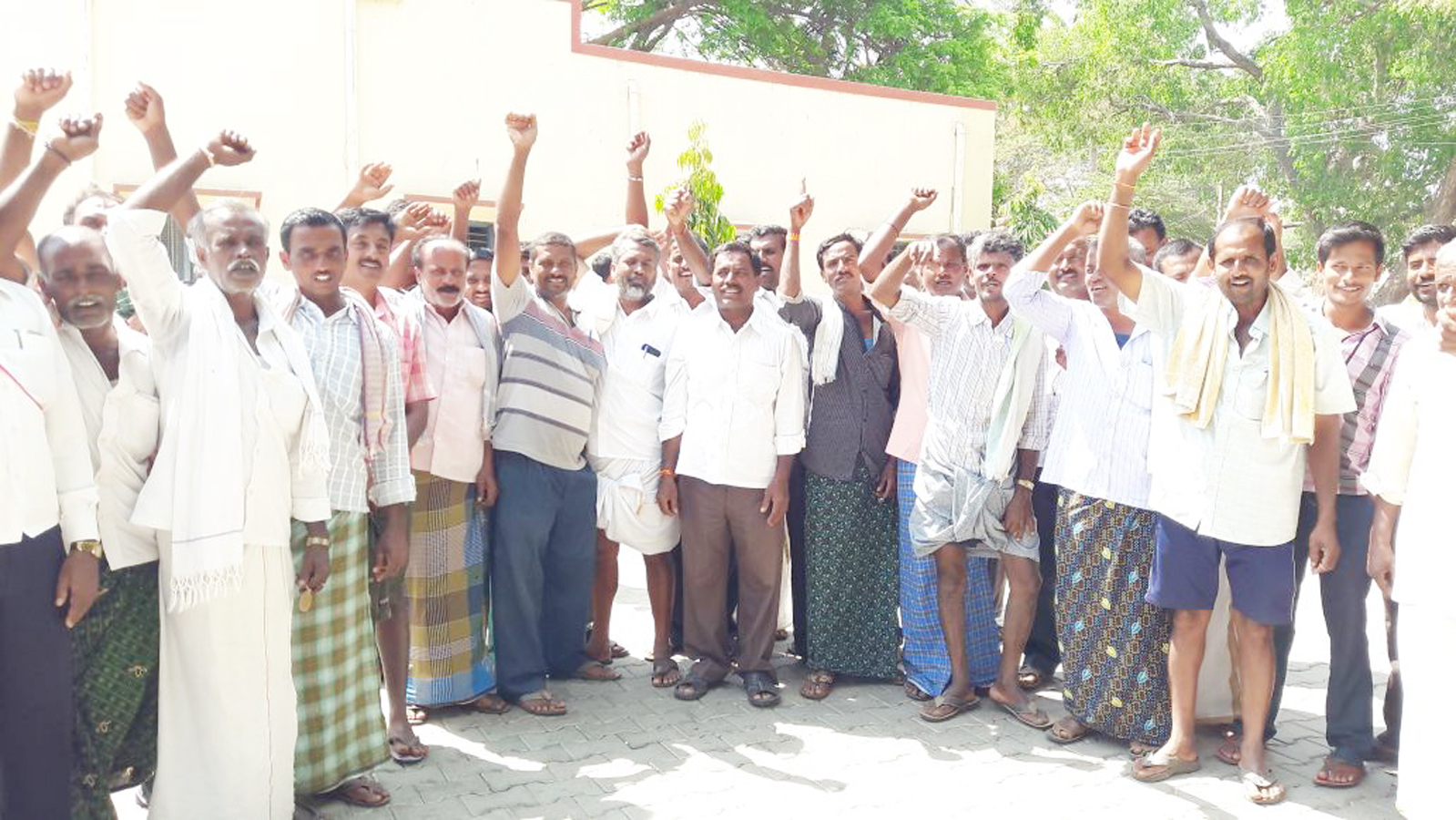 ಮದ್ದೂರು: ಅಸಮರ್ಪಕ ವಿದ್ಯುತ್ ಪೂರೈಕೆ; ಸೆಸ್ಕ್ ಗೆ ಮುತ್ತಿಗೆ