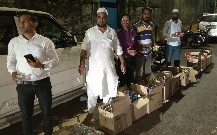 ಪ್ರತಿಭಟನಾ ನಿರತ ರೈತರಿಗೆ ಆಹಾರ, ನೀರು ಒದಗಿಸಿ ಸಹಾಯ ಹಸ್ತ ಚಾಚಿದ ಮುಂಬೈ ವಾಸಿಗಳು