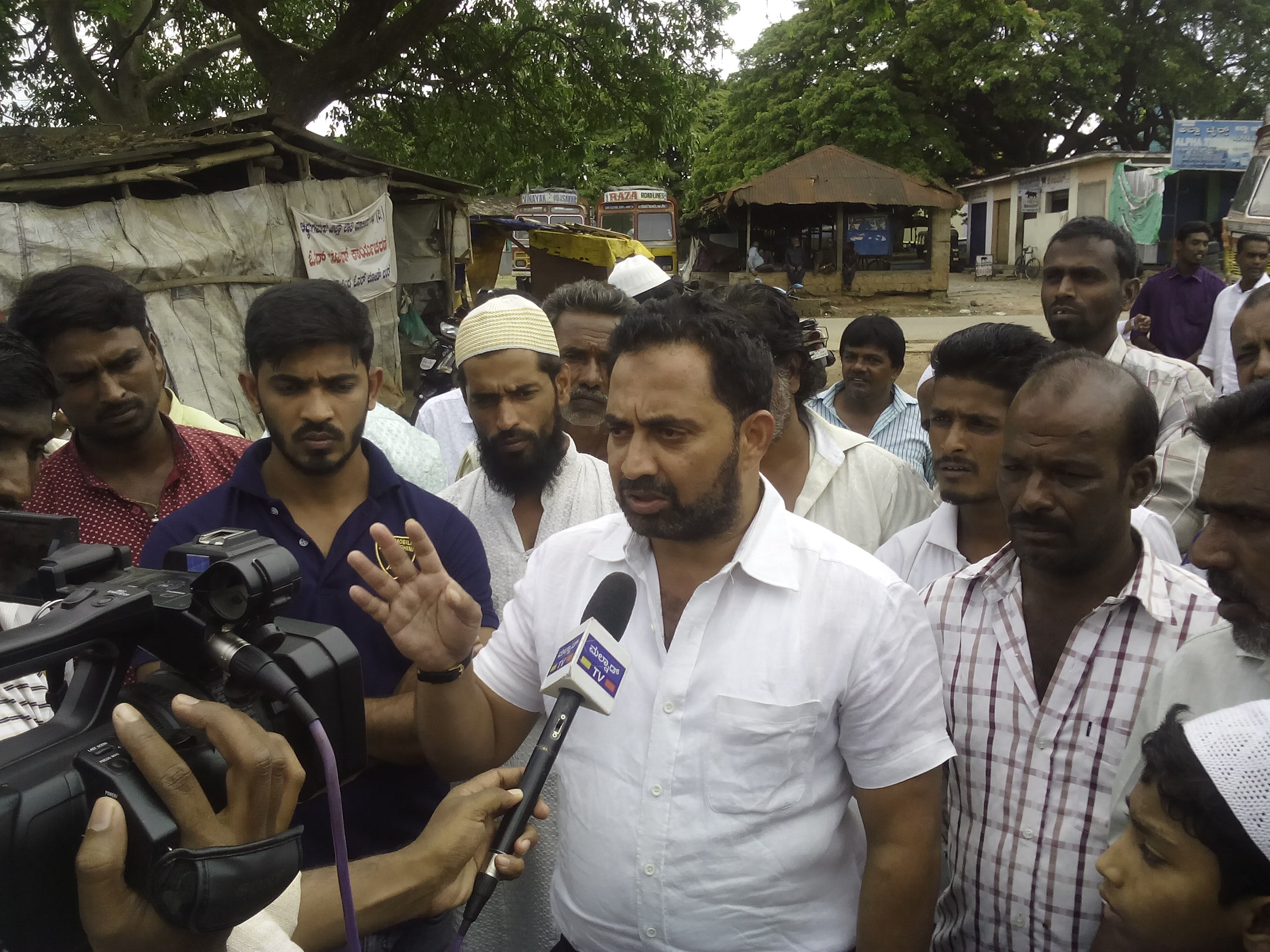 ಚಿಕ್ಕಮಗಳೂರು: ಲಾರಿ ಪಾರ್ಕಿಂಗ್ ಜಾಗದಲ್ಲಿ ಕಸಾಯಿಕಾನೆ ನಿರ್ಮಾಣಕ್ಕೆ ತಯಾರಿ; ಆರೋಪ