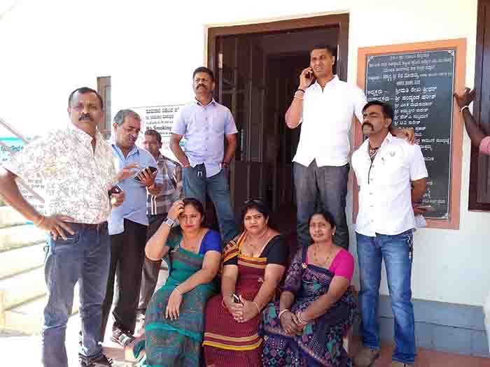 ಗೋಣಿಕೊಪ್ಪಲು: ಕಾಮಗಾರಿ ನಡೆಯದೆ ಹಣ ಡ್ರಾ ಆರೋಪಿಸಿ ಗ್ರಾ.ಪಂ ಸದಸ್ಯರ ಪ್ರತಿಭಟನೆ