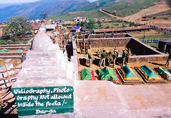 ಬಾಬಾಬುಡಾನ್‍ಗಿರಿ: ಗುಹೆ ಪ್ರವೇಶಕ್ಕೆ ಅವಕಾಶ ನೀಡದ ಜಿಲ್ಲಾಡಳಿತ; ನಡೆಯದ ಉರೂಸ್‍