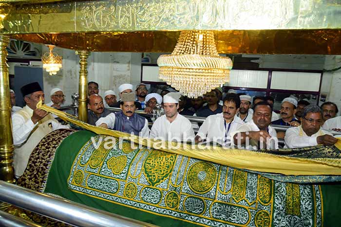 ಉಳ್ಳಾಲ ದರ್ಗಾಕ್ಕೆ ರಾಹುಲ್ ಗಾಂಧಿ ಭೇಟಿ