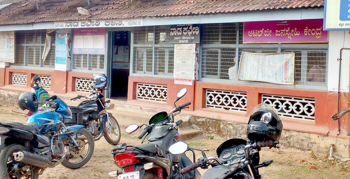 ಪ್ರಭಾರಿ ಉಪತಹಶೀಲ್ದಾರ್ ಕಚೇರಿಗೆ ಎಸಿಬಿ ದಾಳಿ: ದಾಖಲೆ ಪರಿಶೀಲನೆ