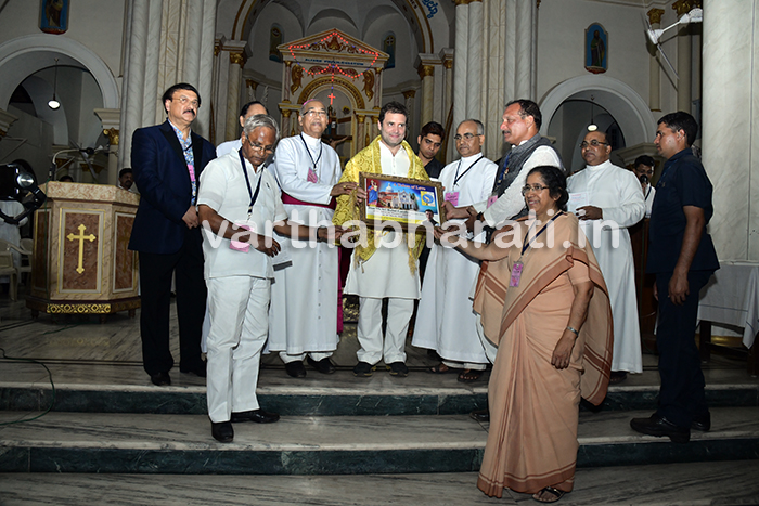 ಮಂಗಳೂರಿನ  ರೊಸಾರಿಯೋ  ಚರ್ಚ್ ಗೆ ರಾಹುಲ್ ಗಾಂಧಿ ಭೇಟಿ