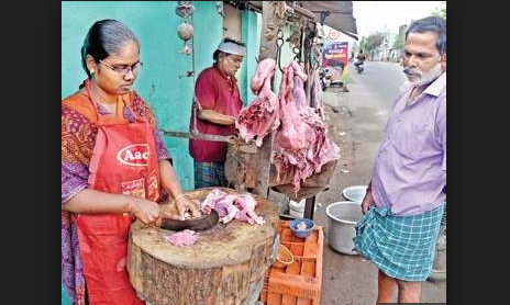 ವಾರದ ದಿನಗಳಲ್ಲಿ ಕಾಲೇಜು ವಿದ್ಯಾರ್ಥಿನಿ, ರವಿವಾರ ‘ಮಾಂಸ ವ್ಯಾಪಾರಿ’!