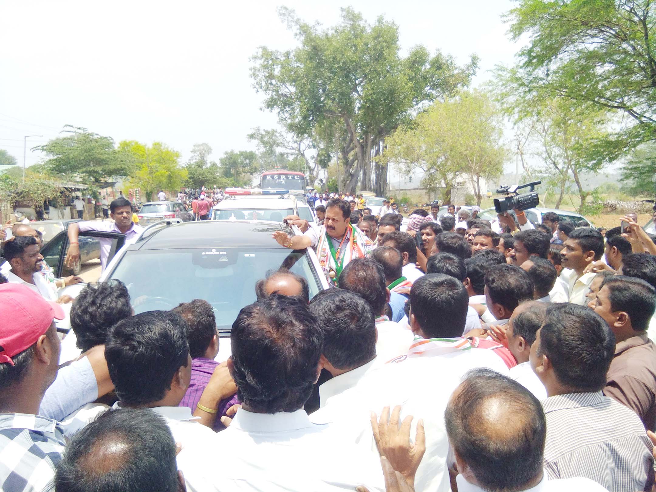 ನಾಗಮಂಗಲ: ಕಾಂಗ್ರೆಸ್ ಸೇರಿದ ಶಾಸಕ ಎನ್.ಚಲುವರಾಯಸ್ವಾಮಿಗೆ ಕಾರ್ಯಕರ್ತರಿಂದ ಸ್ವಾಗತ