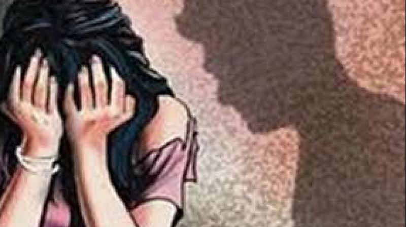 ಯುವತಿಯ ಅತ್ಯಾಚಾರ ನಡೆಸಿದ ಇಬ್ಬರು ಆರೋಪಿಗಳ ಬೆತ್ತಲೆ ಮೆರವಣಿಗೆ