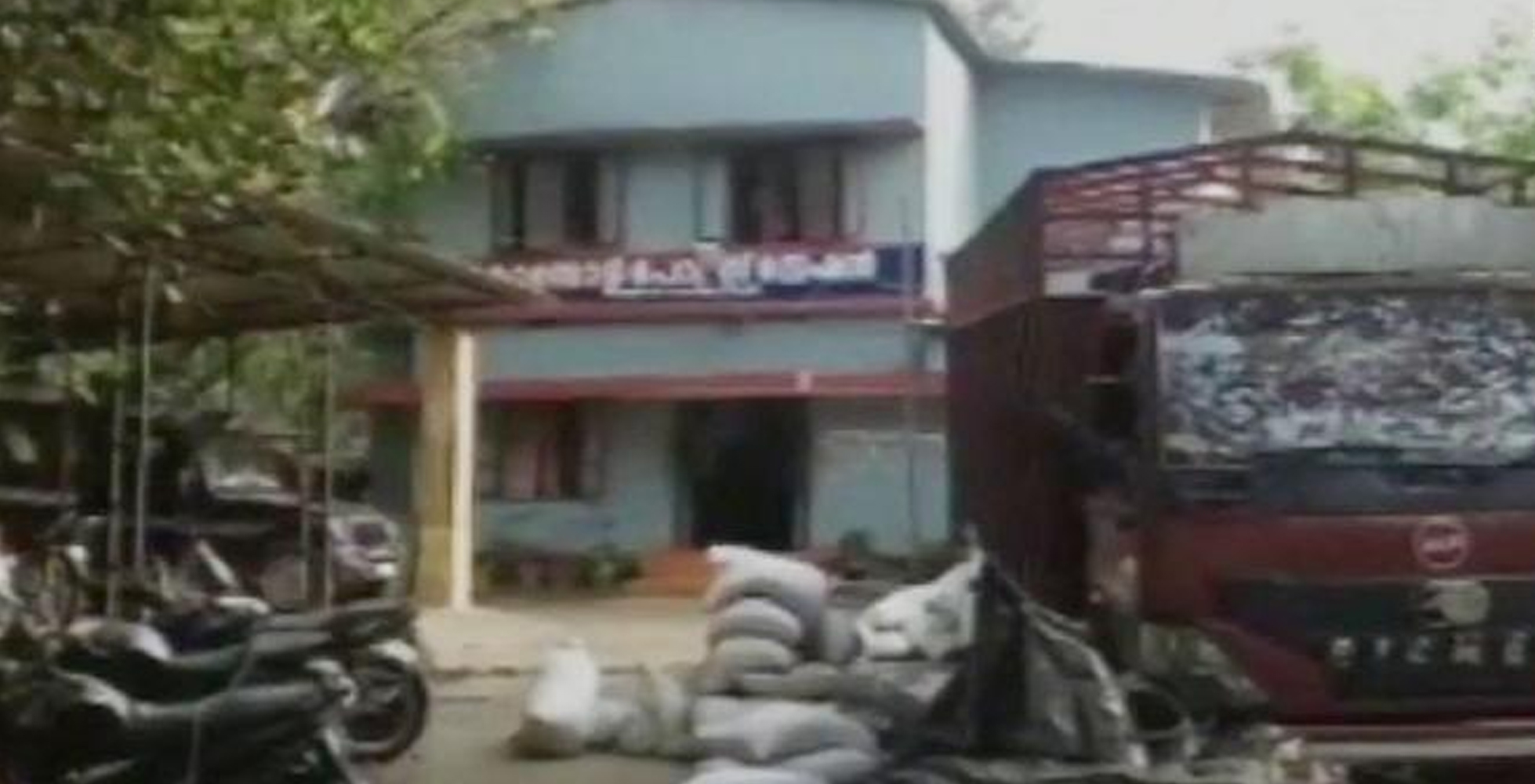 ಹಾಸನದಿಂದ ಕೇರಳಕ್ಕೆ ತೆರಳುತ್ತಿದ್ದ ಸ್ಫೋಟಕ ತುಂಬಿದ ಲಾರಿ ವಶ