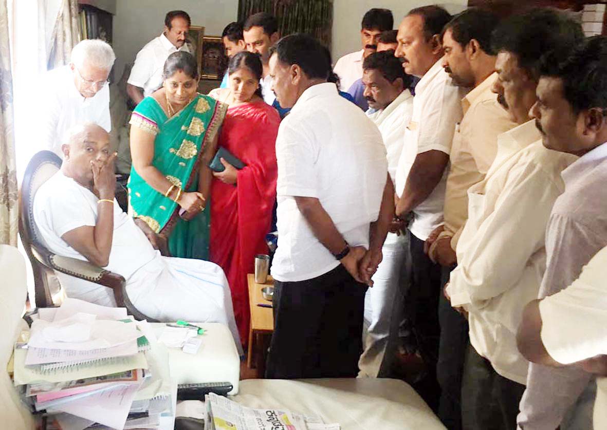 ಮಂಡ್ಯ: ಕೆ.ಕೆ.ರಾಧಾಕೃಷ್ಣಗೆ ಟಿಕೆಟ್ ನೀಡುವಂತೆ ದೇವೇಗೌಡರಿಗೆ ಮನವಿ