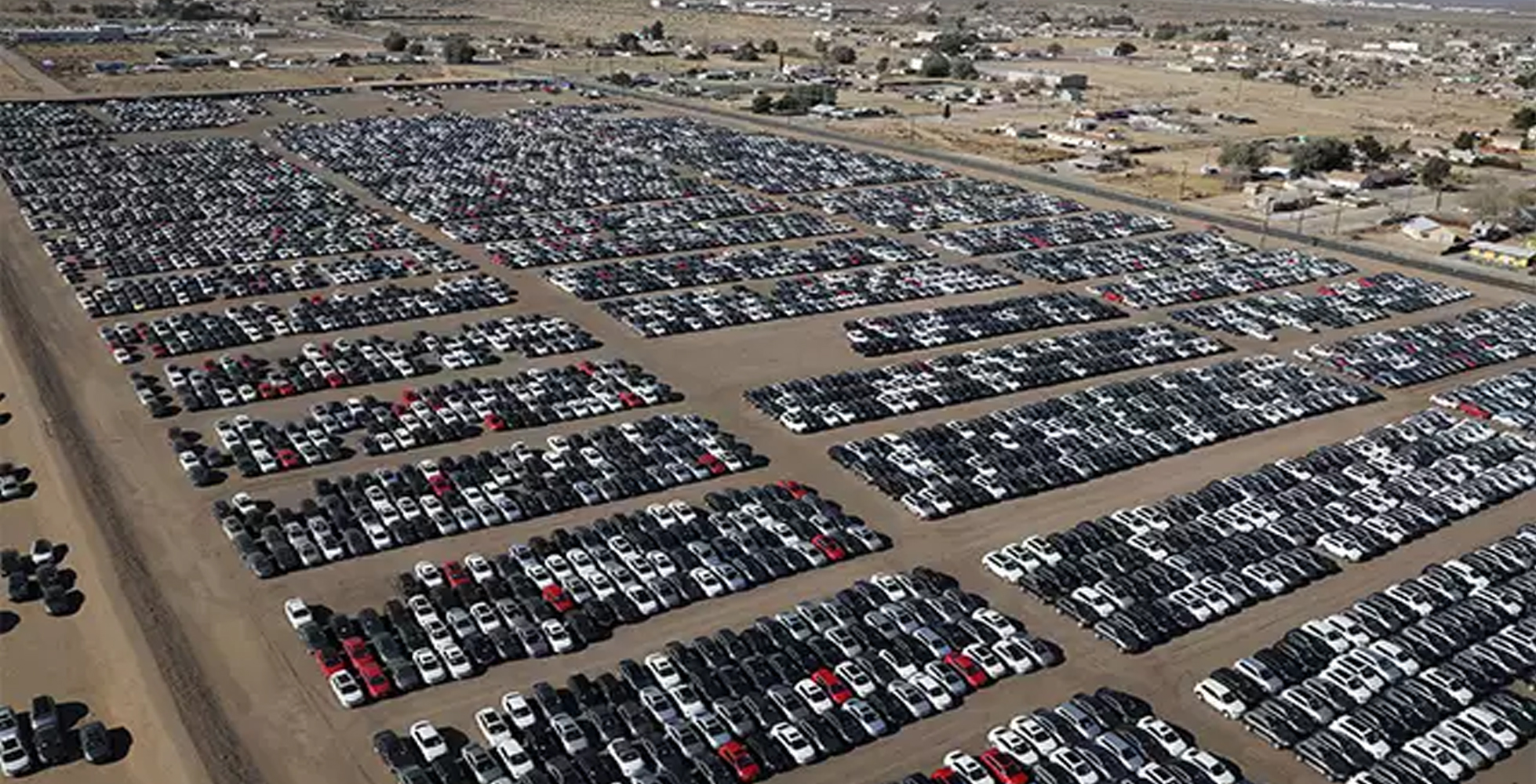 ಫೋಕ್ಸ್‌ವ್ಯಾಗನ್‌ನ ಈ ಪಾರ್ಕಿಂಗ್ ಲಾಟ್‌ನಲ್ಲಿರುವ ಕಾರುಗಳನ್ನು ಎಣಿಸಲು ನಿಮಗೆ ಸಾಧ್ಯವೇ ಇಲ್ಲ!