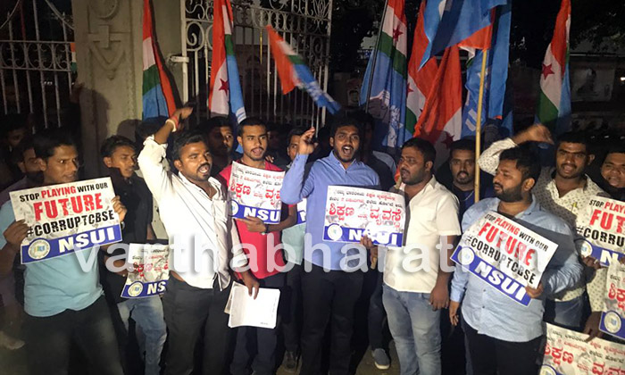 ಸಿಬಿಎಸ್ಸಿ ಪ್ರಶ್ನೆ ಪತ್ರಿಕೆ ಸೋರಿಕೆ : ಕೇಂದ್ರ ಸಚಿವ ಜಾವಡೇಕರ್ ವಿರುದ್ಧ ಪ್ರತಿಭಟನೆ