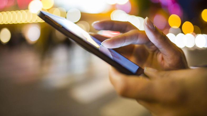 ಸೌದಿ: ಸಂಗಾತಿಯ ಫೋನ್ ಕದ್ದು ನೋಡಿದರೆ ಜೈಲೇ ಗತಿ !