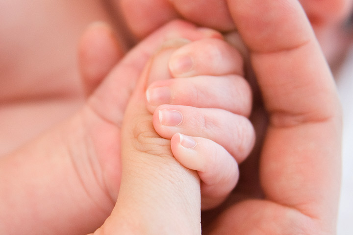 ನ್ಯುಮೋನಿಯಾ ಗುಣಪಡಿಸಲು 1 ತಿಂಗಳ ಮಗುವಿಗೆ ಆ್ಯಸಿಡ್ ಎರಚಿದ ಮಹಿಳೆ