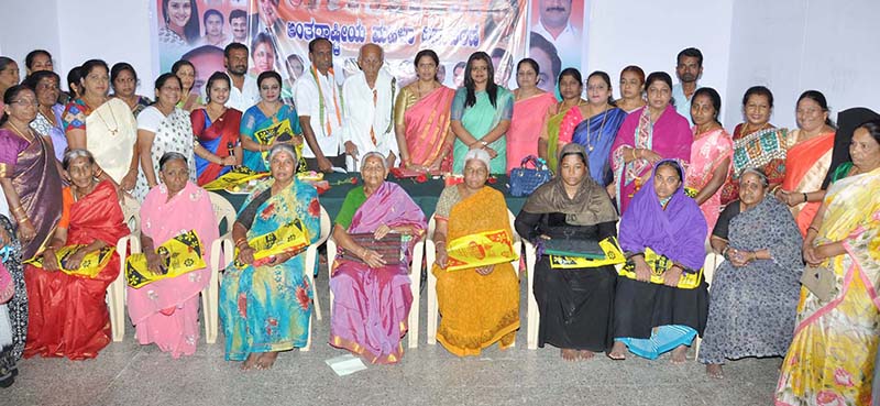 ಮಹಿಳೆ ಪುರುಷರಿಗೆ ಸಮನಾಗಿ ದುಡಿಯುತ್ತಿದ್ದಾಳೆ: ಶುಭದಾಯಿನಿ