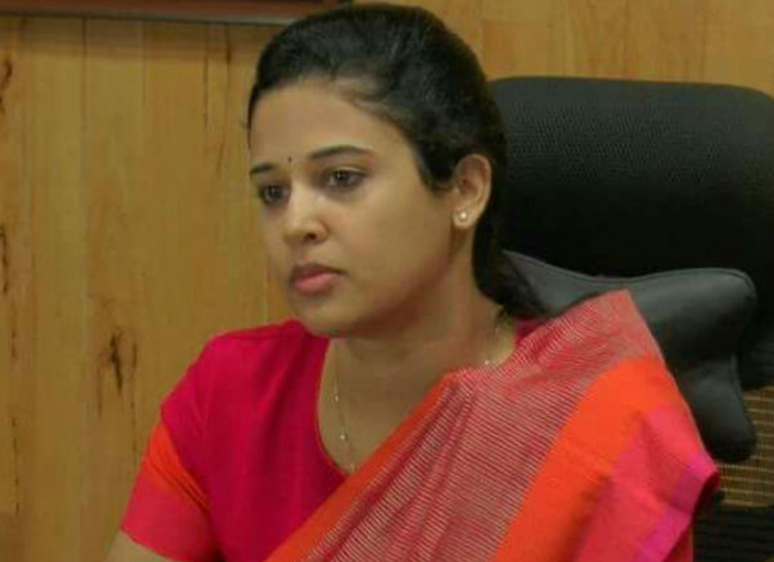 ಜಿಲ್ಲಾಧಿಕಾರಿ ಸಿಂಧೂರಿ ವರ್ಗಾವಣೆಗೆ ಸಿಎಟಿ ತಡೆ: ಸರಕಾರಕ್ಕೆ ಮುಜುಗರ