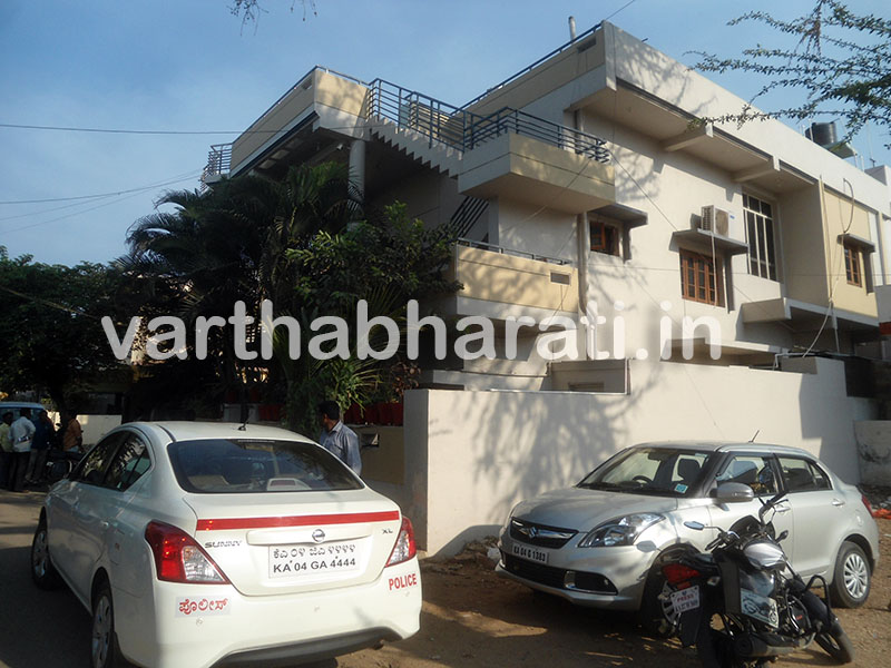 ಗಂಗಾವತಿ: ಜಿ.ಪಂ.ಎಇಇ ಮನೆ, ಕಚೇರಿಗಳ ಮೇಲೆ ಎಸಿಬಿ ದಾಳಿ