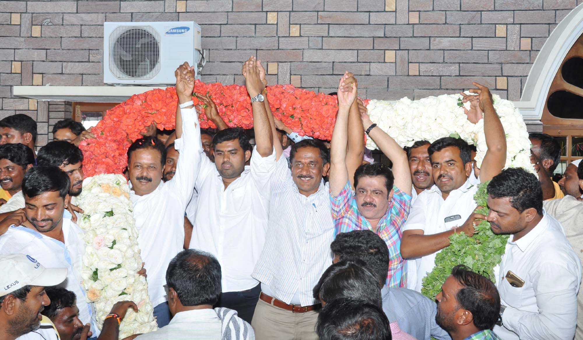 ಮಂಡ್ಯ: ಚುನಾವಣಾ ಕಣದಿಂದ ಹಿಂದೆ ಸರಿದ ಸಚ್ಚಿದಾನಂದ; ರಮೇಶ್‍ಬಾಬು ಗೆ ಬೆಂಬಲ ಘೋಷಣೆ