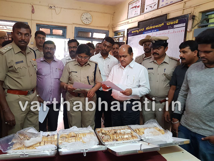 ಧಾರವಾಡ: ಅಕ್ರಮವಾಗಿ ಸಾಗಿಸುತ್ತಿದ್ದ 7 ಕೆಜಿ ಚಿನ್ನ ವಶ