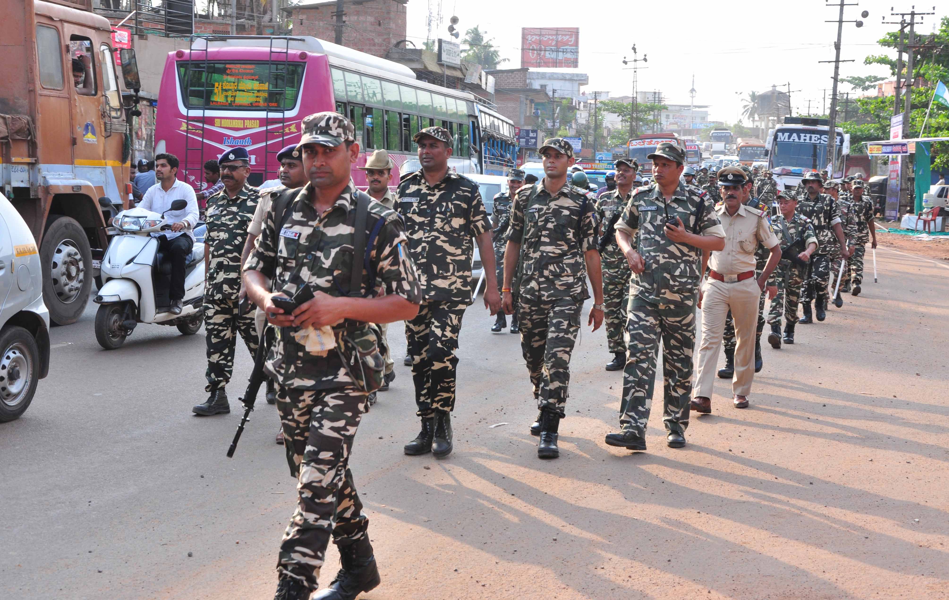 ಕೊಣಾಜೆ: ಚುನಾವಣಾ ಮುಂಜಾಗ್ರತಾ ಕ್ರಮಕ್ಕಾಗಿ ಸುರಕ್ಷಾ ಸೀಮಾ ಬಲ್ ಯೋಧರಿಂದ ರೂಟ್ ಮಾರ್ಚ್