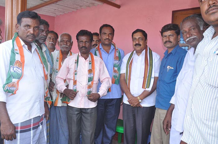 ಹನೂರು: ಹಲವು ಬಿಜೆಪಿ ಮುಖಂಡರು ಕಾಂಗ್ರೆಸ್ ಸೇರ್ಪಡೆ