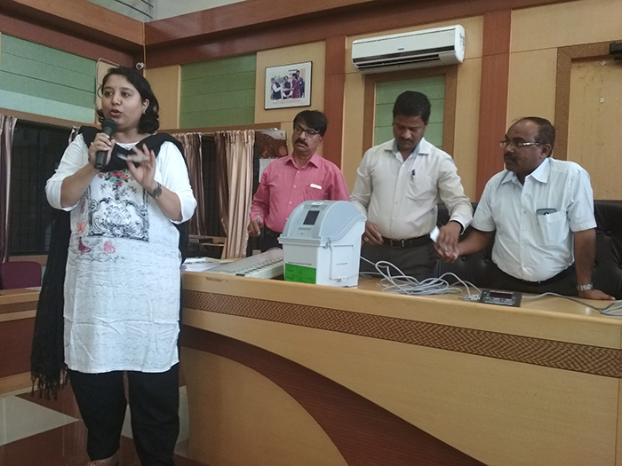 ಧಾರವಾಡ: ಅಲ್ಪಸಂಖ್ಯಾತ ಸಮುದಾಯದ ಮುಖಂಡರಿಗೆ ಇವಿಎಂ-ವಿವಿಪ್ಯಾಟ್ ಬಳಕೆ ಕುರಿತು ಕಾರ್ಯಾಗಾರ