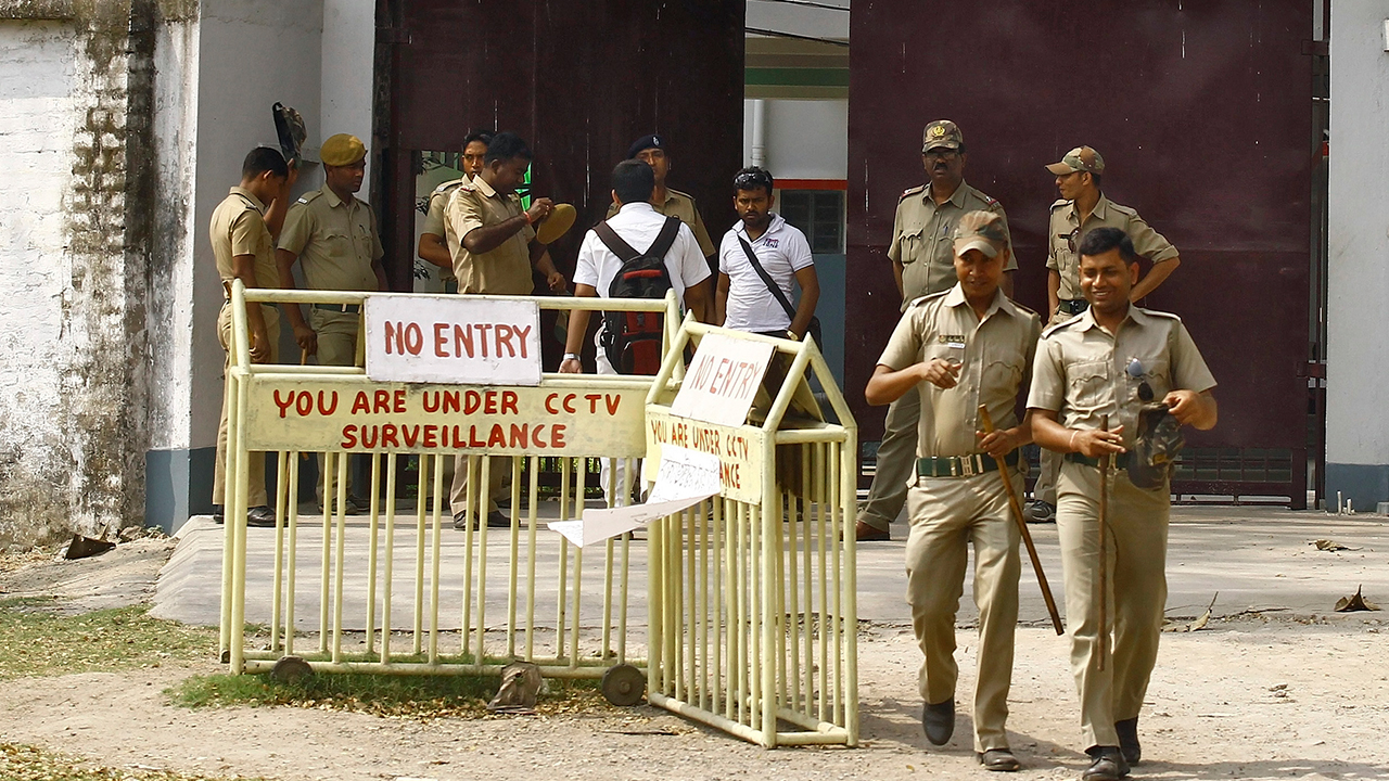 ಪ.ಬಂಗಾಲ: ಪಂಚಾಯತ್ ಚುನಾವಣೆ ಘರ್ಷಣೆಗೆ ಇಬ್ಬರು ಬಲಿ