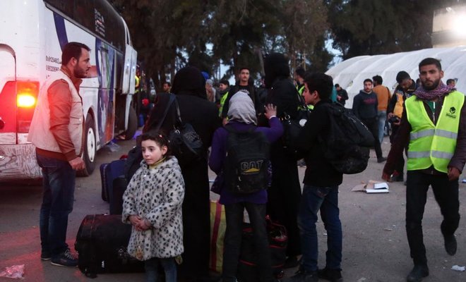 ಡೌಮದಿಂದ ಹೊರಗೆ ಬಂಡುಕೋರರು ಬಸ್‌ಗಳಲ್ಲಿ ಪ್ರಯಾಣ