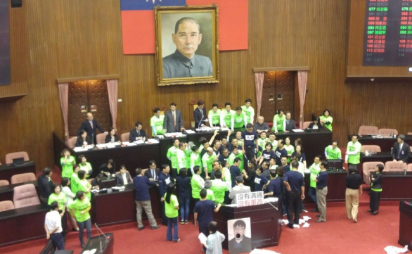 ತೈವಾನ್ ಸಂಸತ್‌ನಲ್ಲಿ ಸಂಸದರ ಹೊಡೆದಾಟ