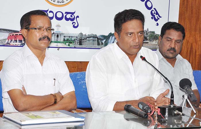 ಮಾಧ್ಯಮಗಳು ಜನರ ಪರವಾಗಿ ಕೆಲಸ ಮಾಡಬೇಕು: ಮಾಧ್ಯಮ ಸಂವಾದದಲ್ಲಿ ಪ್ರಕಾಶ್ ರೈ