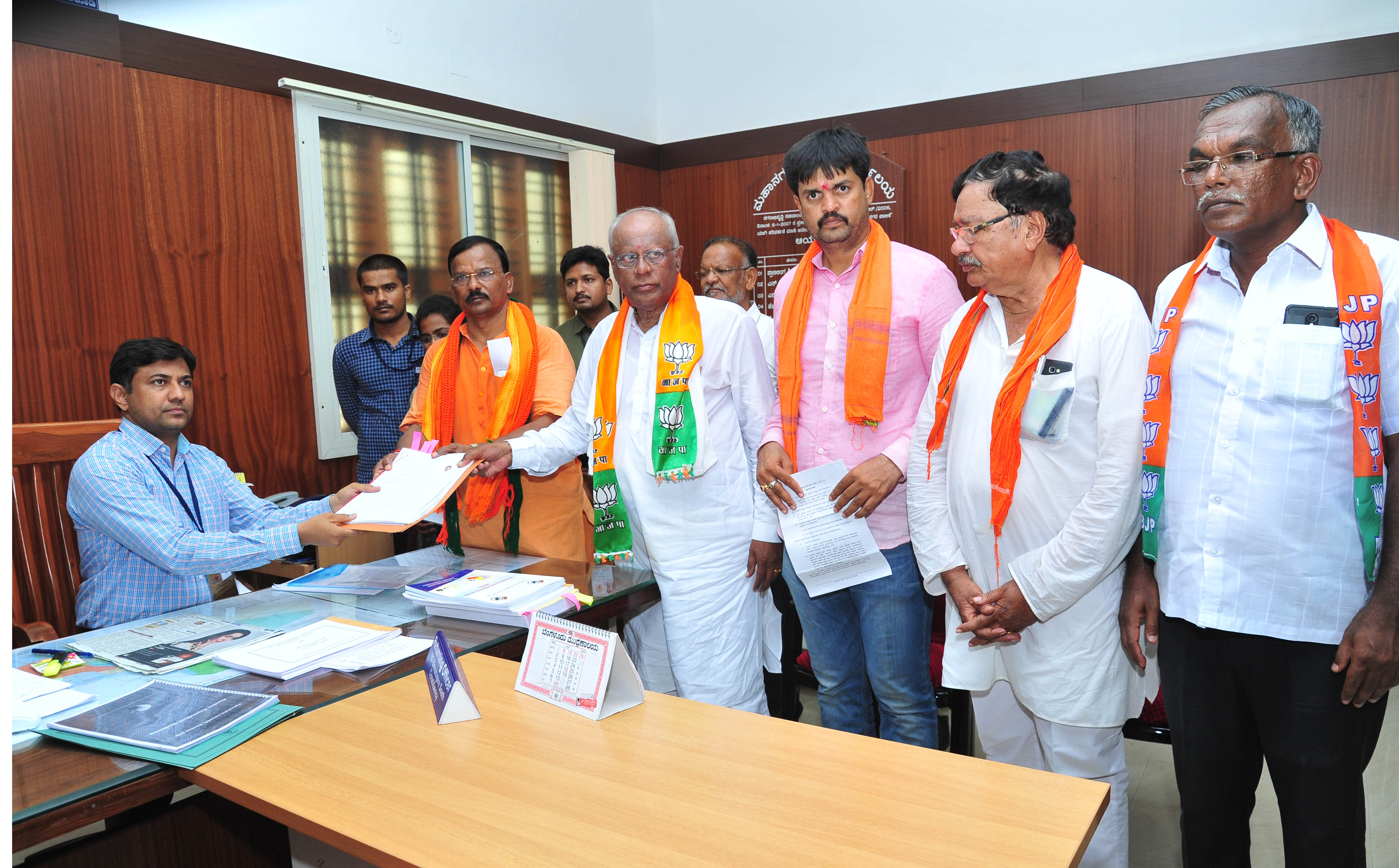 ದಾವಣಗೆರೆ ಉತ್ತರ ಕ್ಷೇತ್ರ: ಬಿಜೆಪಿ ಅಭ್ಯರ್ಥಿ ಎಸ್.ಎ.ರವೀಂದ್ರನಾಥ್ ನಾಮಪತ್ರ ಸಲ್ಲಿಕೆ