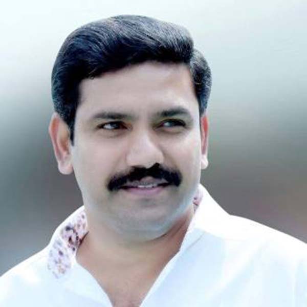 ವಿಜಯೇಂದ್ರಗೆ ತಪ್ಪಿದ ಟಿಕೆಟ್: ಕಾಂಗ್ರೆಸ್ ಸೇರ್ಪಡೆಗೊಂಡ ಬಿಜೆಪಿ ಕಾರ್ಯಕರ್ತರು