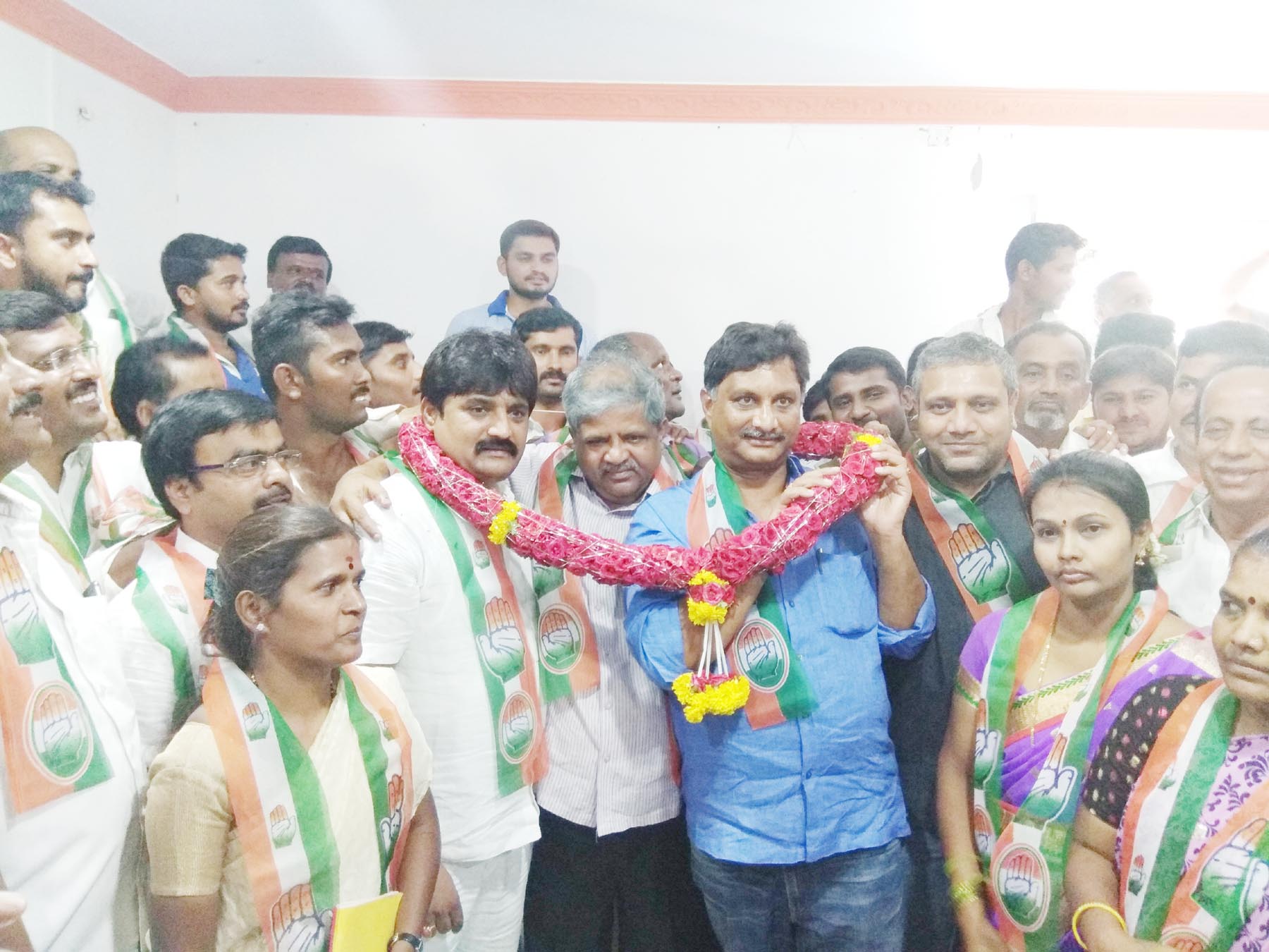 ತಪ್ಪಿದ ಬಿಜೆಪಿ ಟಿಕೆಟ್: ಲಕ್ಷ್ಮಣ್‍ ಕುಮಾರ್ ಕಾಂಗ್ರೆಸ್ ಸೇರ್ಪಡೆ